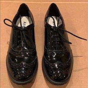 Anne Klein Oxford Shoes - Shiny Black